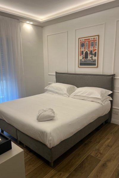 Camera da letto finita con boiserie - Civitavecchia