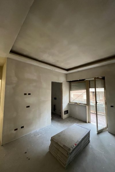 Camera con cartongesso e finestra - Civitavecchia